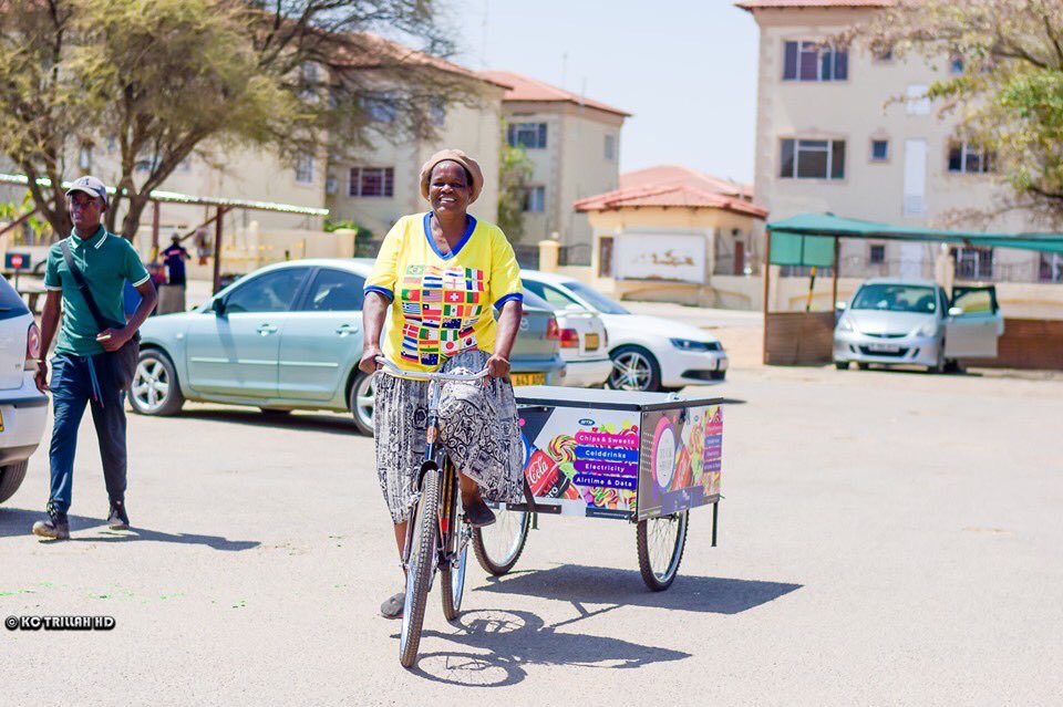 KgosidintsiRese's tweet photo. Earlier today President @DumaBoko donated a couple of these mobile tuckshops to residents of block 6.
UDC is going to empower and revive SMMEβs.
#BokoForBotswana #UDC19 #DecentJobs #DecentLives π https://t.co/CCDucBLQyV