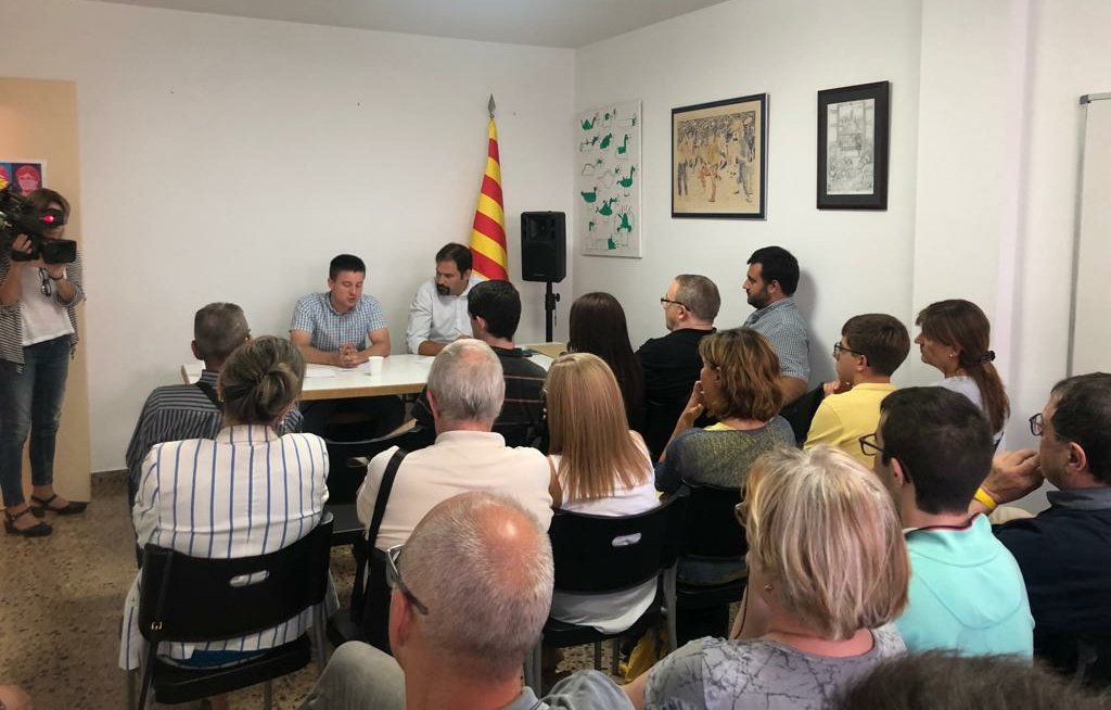 janbuti_'s tweet photo. Els associats del @Pdemocratacat, del Garraf, debatem sobre quin ha de ser el futur que ha de tenir el nostre partit. Cal enfortir el centre polític de Catalunya. #SomPDeCAT https://t.co/tf0fzvmK22