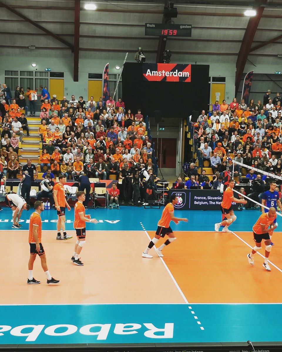 Vanavond de laatste poulewedstrijd voor TeamNL bij het EK Volleybal. 😊

NED 🆚 CZE

@LangeMannen Heel veel succes! 🤩