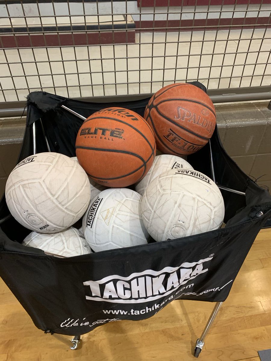 coachrpayne's tweet photo. Looks right....
#Waiting4theseason2start
#fightup #sandiettes #spnd @jessiewpayne44 @treytrey04 @coachkjay86 https://t.co/2xq170YU2X