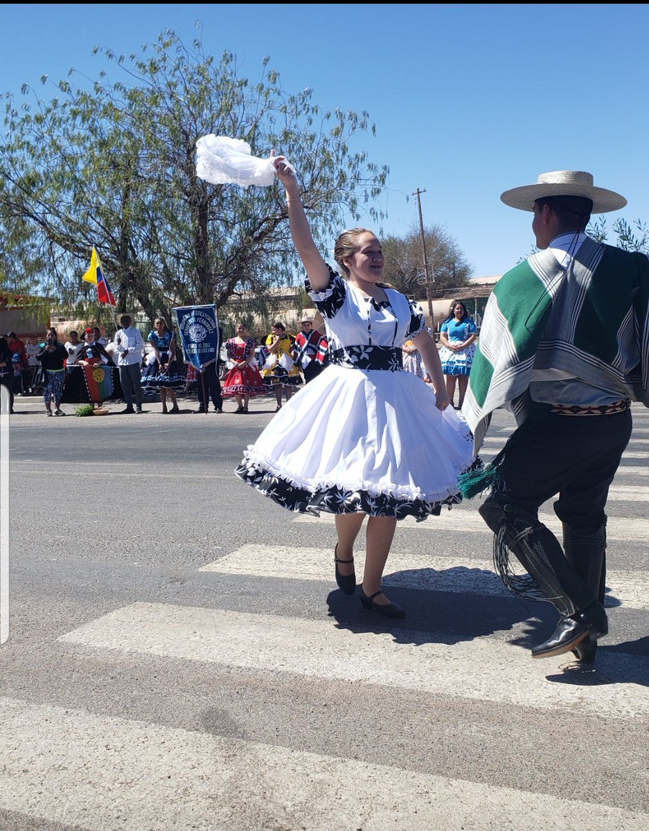 JoseGuerrero_sg's tweet photo. Un hermoso y muy bonito desfile de las #OrganizacionesSociales en la localidad de #Baquedano, con gran patriotismo se realizó el desfile en Honor a las Glorias del Ejército, felicitaciones a cada una de las Organizaciones #FelicesFiestasPatrias #Antofagasta. https://t.co/dwtpo893fu