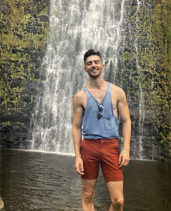 Cheesin&rsquo; at the waterfall. 🧀 https://t.co/W4AzZ3U2AI