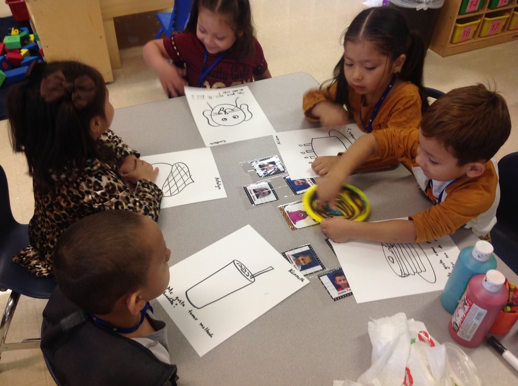profesoara1's tweet photo. Discovering the magic of mixing red and green. Color brown day art @profesoara1 @FARIASECC https://t.co/vT8uphjQDg