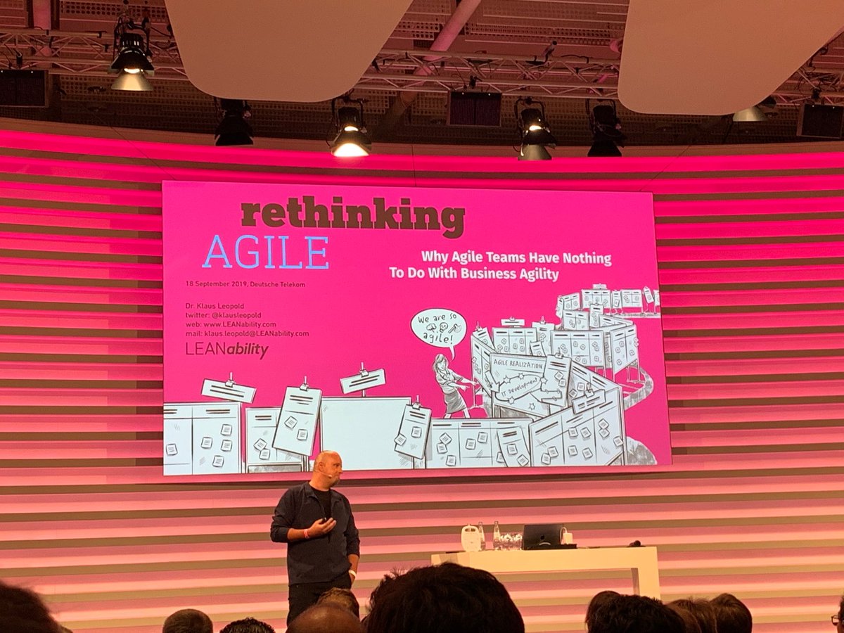 ufra's tweet image. #KlausMeetsMagenta