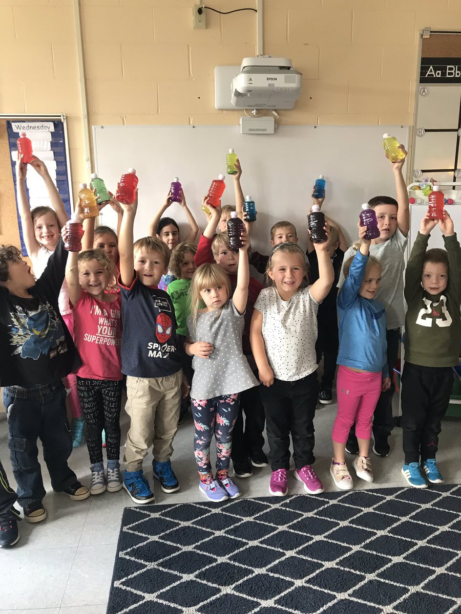 mrsjennleblanc's tweet photo. Today we made our own calm down bottles! @SMES01 https://t.co/f10swMpm0u