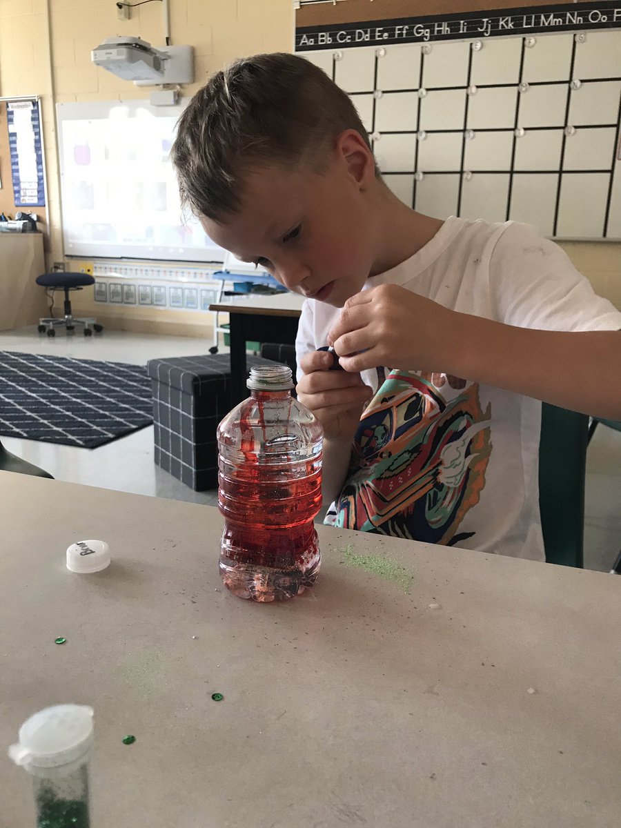 mrsjennleblanc's tweet photo. Today we made our own calm down bottles! @SMES01 https://t.co/f10swMpm0u