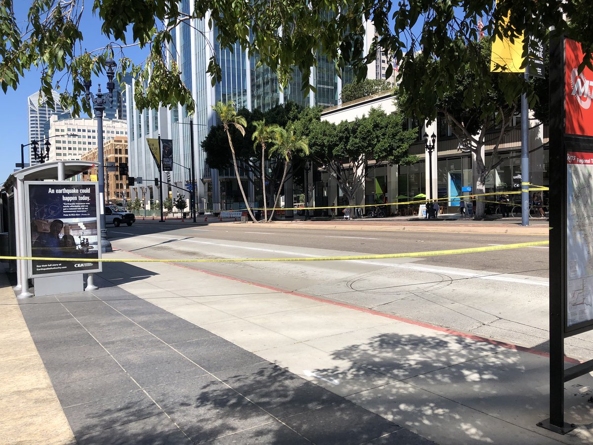 photog_sreusch1's tweet photo. Closed streets and mostly pro-trump demonstrators waiting for the @realDonaldTrump @10News @10NewsHorn #10beards https://t.co/U6KRwJKVR3