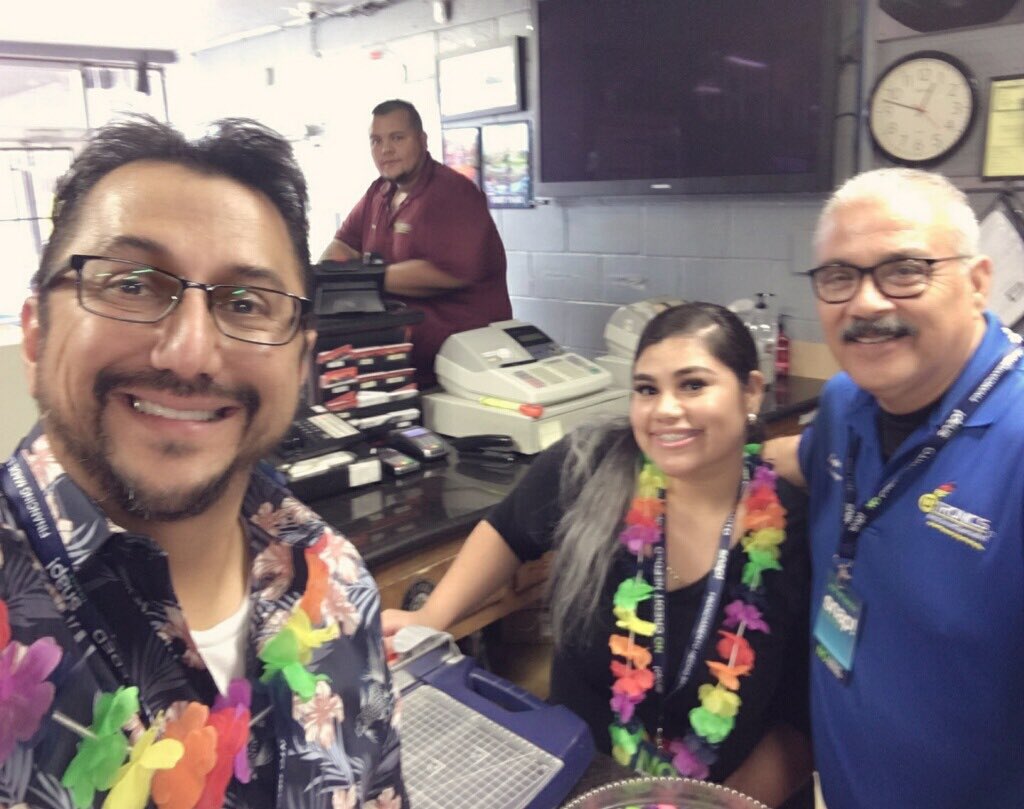 AnthonySnap's tweet photo. @SnapBenefit D-Tronic’s staff in South Texas are working hard and focusing on the grand prize of a $5000 Hawaiian dream vacation! https://t.co/NxuR3UyCD2
