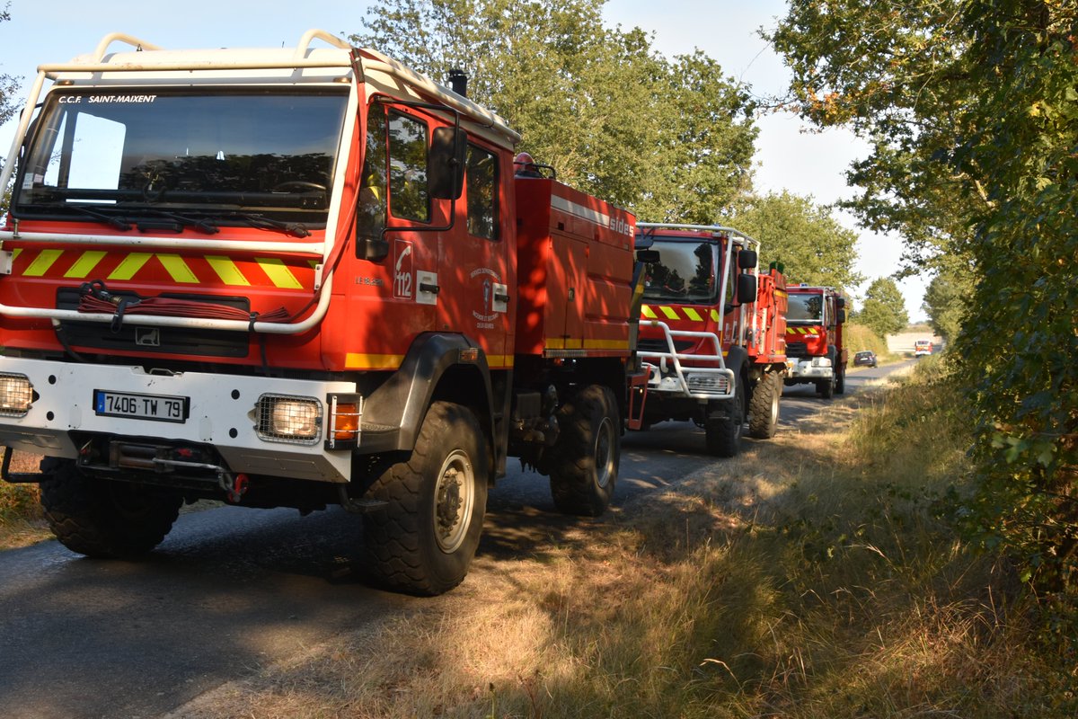 sdis86's tweet photo. Les sapeurs-#pompiers de la #Vienne86 engagés sur le secteur de #Journet #Montmorillon sont désormais maîtres du feu ! https://t.co/qAqjzeqMWd
