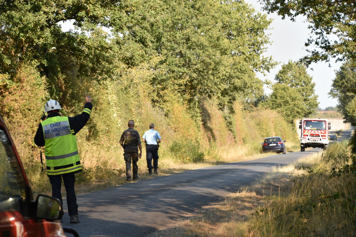sdis86's tweet photo. Les sapeurs-#pompiers de la #Vienne86 engagés sur le secteur de #Journet #Montmorillon sont désormais maîtres du feu ! https://t.co/qAqjzeqMWd
