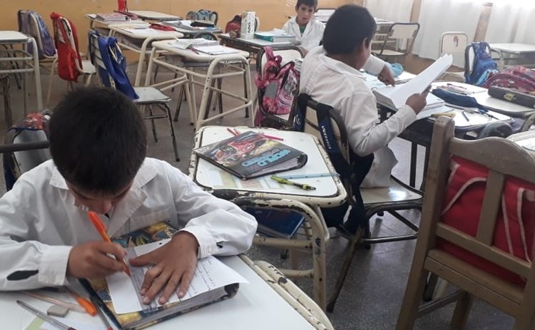 MEducacionSalta's tweet photo. Visitamos la Escuela Independencia Argentina de La Unión, en Rivadavia Banda Sur. Allí asisten 701 alumnos de primaria e inicial. Dialogamos con directivos y docentes sobre la apertura del comedor a partir de este fin de semana y hasta finalizar el ciclo lectivo. https://t.co/TrOTTC66CO