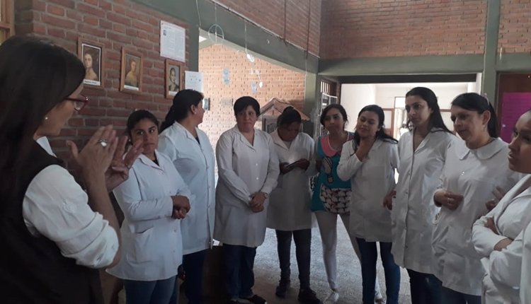 MEducacionSalta's tweet photo. Visitamos la Escuela Independencia Argentina de La Unión, en Rivadavia Banda Sur. Allí asisten 701 alumnos de primaria e inicial. Dialogamos con directivos y docentes sobre la apertura del comedor a partir de este fin de semana y hasta finalizar el ciclo lectivo. https://t.co/TrOTTC66CO
