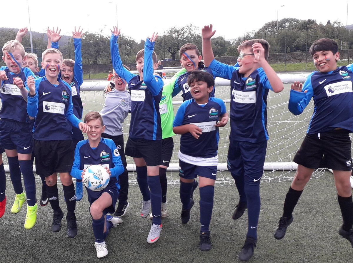 Brilliant effort all round! Impressive performances from Year 6 A and B Football teams (complete with face paint!) in tonight's comp at Beckfoot School. Thanks @AireValleySG  - a well-organised enjoyable event. Congrats to our A team who progress to Finals Night in October!