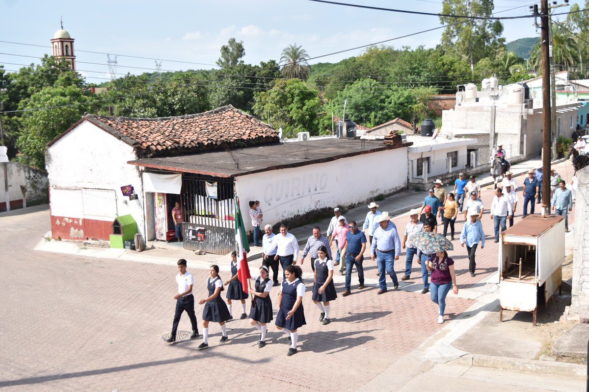 GeovaniEscobar's tweet photo. Andamos en el Pueblo Señorial Elota, festejando el 52 aniversario del ejido en compañía de mis amigos y amigas y, a la vez, haciendo compromisos con los ciudadanos. #ElotaEresTúSomosTodos https://t.co/k7dZVjpjA3