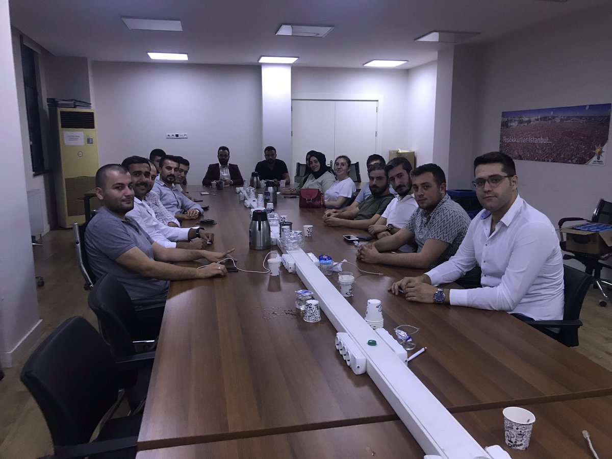 eyupakgenclik's tweet photo. Haftalık olağan İlçe Yönetim Kurulu toplantımızı, Gençlik Kolları Başkanvekilimiz @Burakafsar başkanlığında gerçekleştiriyoruz. @akgencistanbul @OsmanTomakin https://t.co/ygK5oDDdFZ