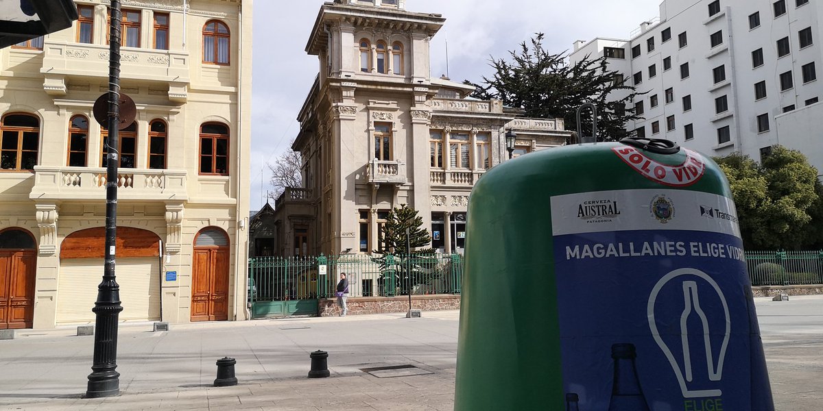 munipuq's tweet photo. En estas Fiestas Patrias 2019 #PuntaArenasRECICLA también en Plaza de Armas, ayúdanos y se parte de nuestra campaña conjunta con @EligeVidrio @Cerveza_Austral  #Transmares y @munipuq @ClaudioRadonich @AreasVerdesPuq @Oscar_Espana_B @PaoTapiaP @biobio @Cooperativa @LaPrensAustral https://t.co/KbzodLoOvt