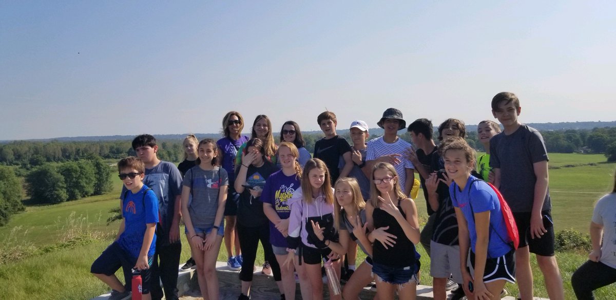 RogersMiddleSch's tweet photo. 7ty grade Team Hawk and Team Falcon ventured to @CahokiaMounds today! They also took over @AfftonSchools Instagram feed! Check them out. @RogersMiddleSch #HAWKsquawk #FearlessFalcons #afftonstrong https://t.co/B72KhSEkPn