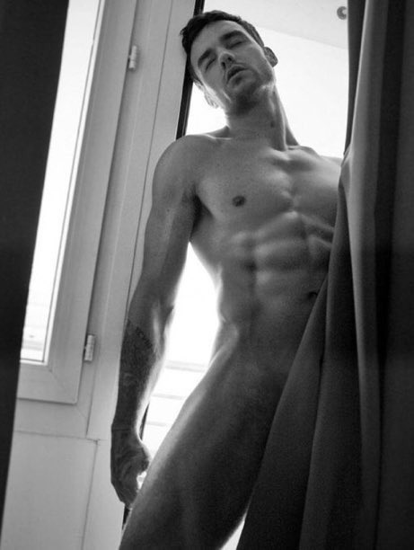 fallinginharry_'s tweet photo. If this curtain could get away just a bit..
#StackItUpWithLiam #StackItUp https://t.co/YCnuOpnhZK
