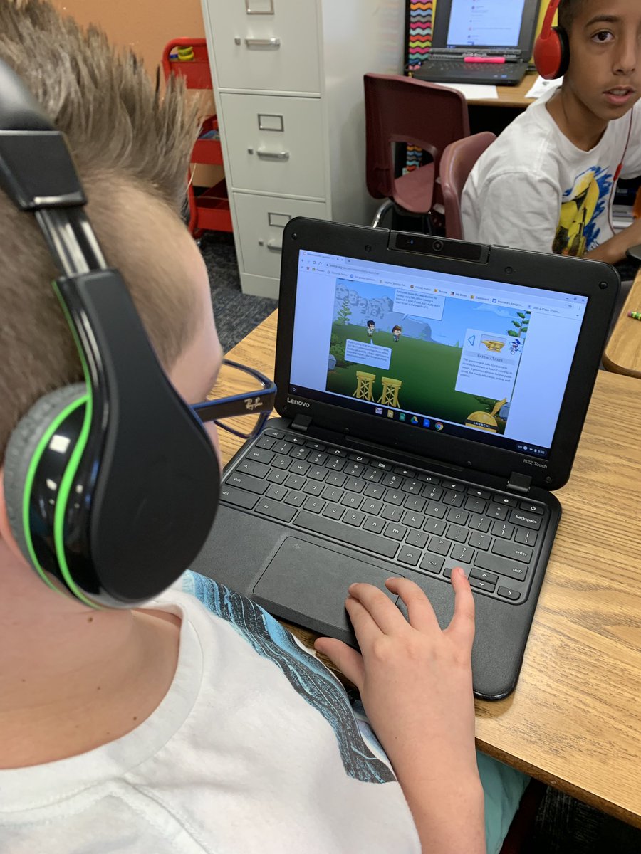 MrsSalazar09's tweet photo. Just another day learning about being a citizen @icivics has amazing games to support #thinkanalytically #readcritically @LSLeopards @LegendSprings @DVUSD @DVSocialStudies full engagement in their learning is what we do! #extraordinary @4th_legend https://t.co/gczpyviuKl