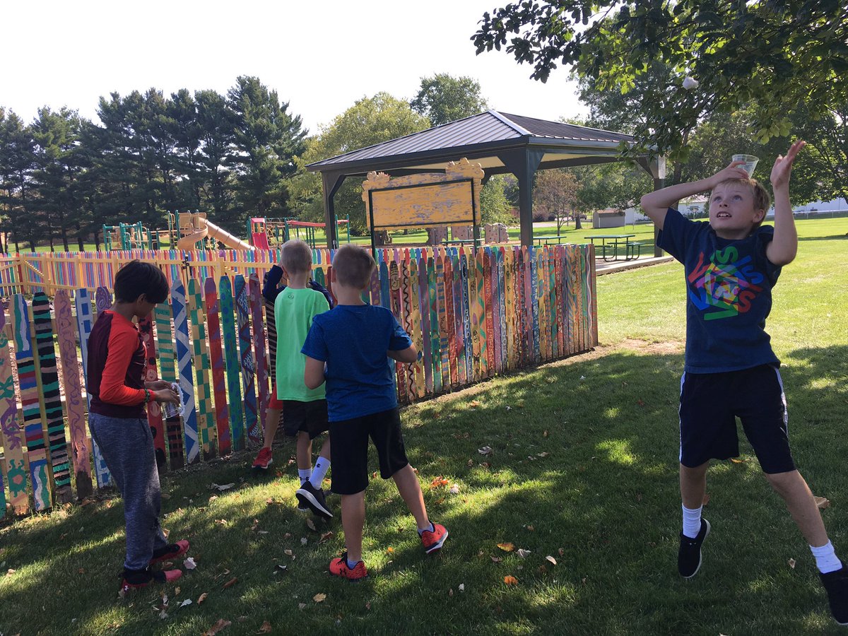 MrsSimacek's tweet photo. Team building fun in 5th grade #ripon5th #mpqtigerway #riponwiproud https://t.co/AaSzTqR0bh