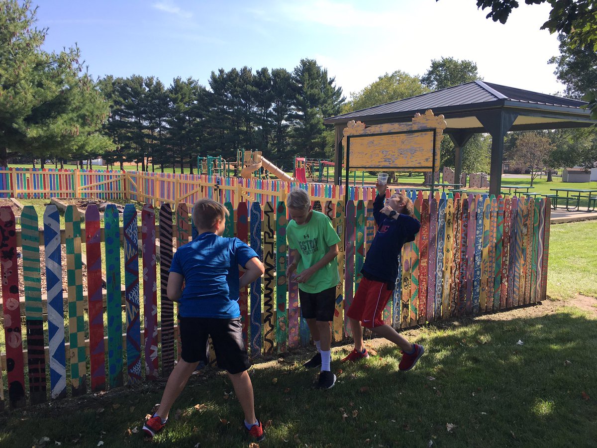 MrsSimacek's tweet photo. Team building fun in 5th grade #ripon5th #mpqtigerway #riponwiproud https://t.co/AaSzTqR0bh