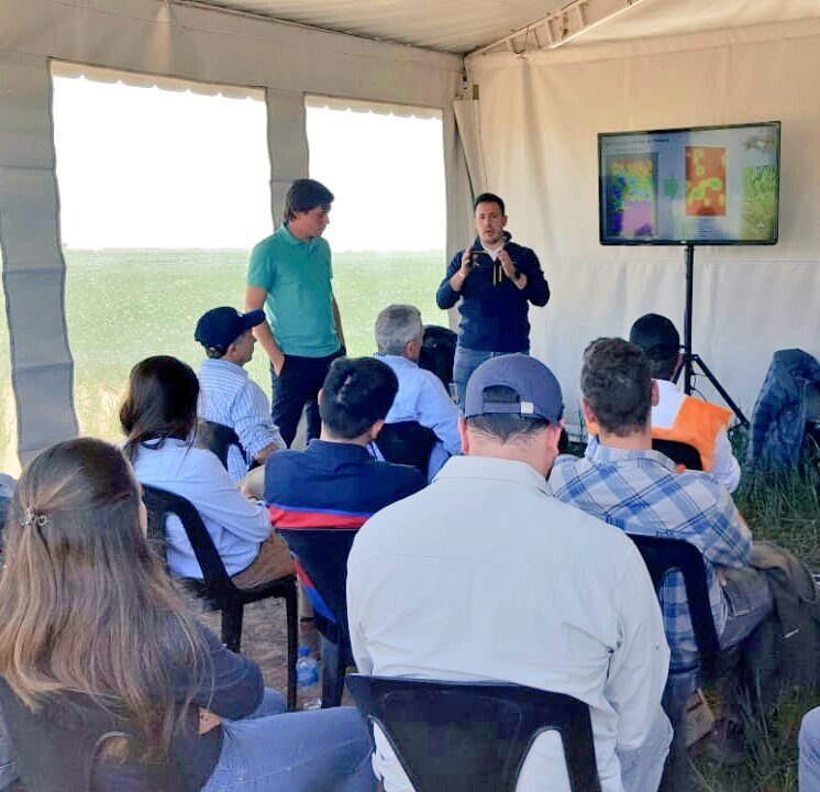 Invitado por <a href="/Aapresid/">Aapresid</a>, el Ing. Agr. <a href="/mariano_javier4/">Mariano Granatelli</a> participó en la Jornada a Campo "Agricultura Precisa: Gestionando nuevas herramientas de proceso"

📍 Campo San Carlos, Río Primero
🇦🇷 #SomosAGD
