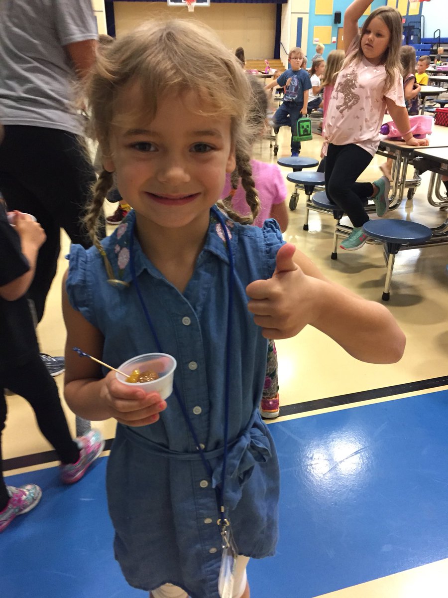 TNG_Bellwood's tweet photo. We had a great second day of Lunch for Life @MyersElemSchool! Thank you @LisaJTMK121 for coming out and giving us delicious samples today! We had a blast! #LunchforLife  #WeAreTNG https://t.co/N31YthgFNK