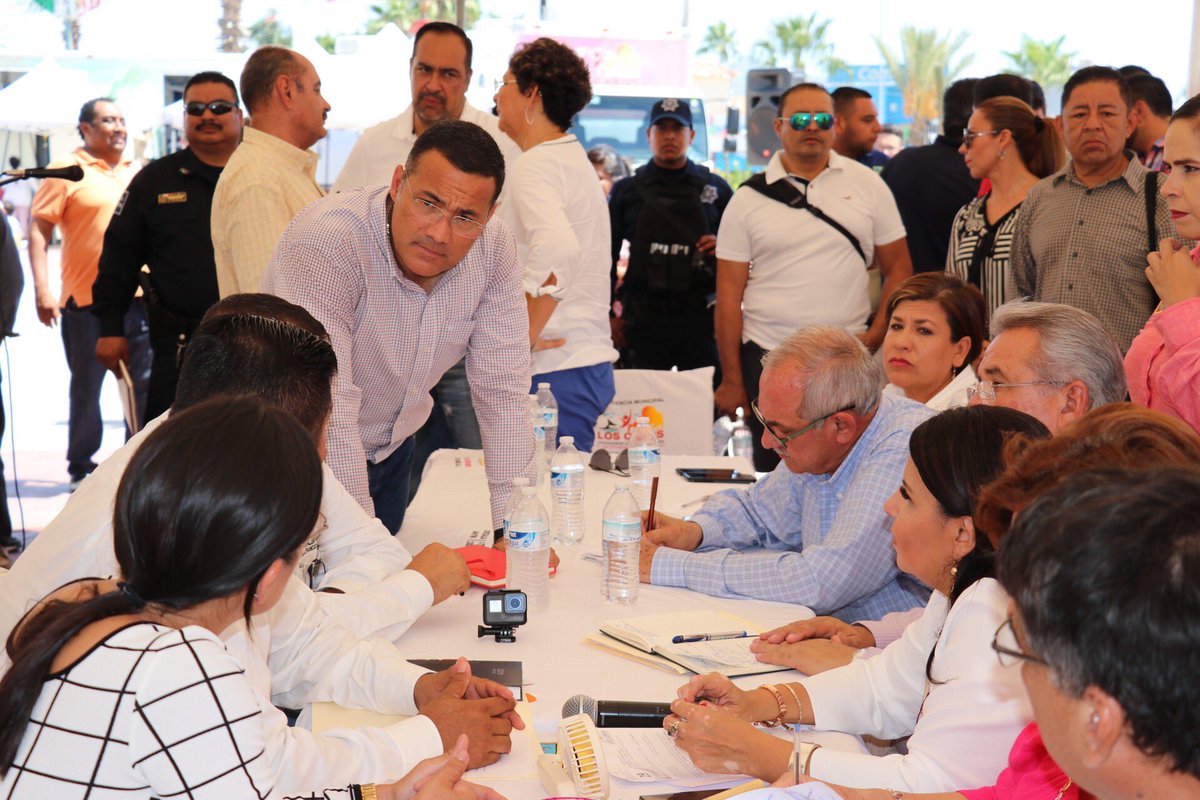 SP_LosCabos's tweet photo. AUDIENCIAS EN CSL
Nos encontramos en las audiencias públicas encabezadas por nuestra Alcaldesa, Armida Castro en CSL.

Hemos tenido la oportunidad de atender a muchos ciudadanos. Vamos a seguir trabajando de la mano de todos ellos. Gracias por su confianza https://t.co/QrETLc7Pqf