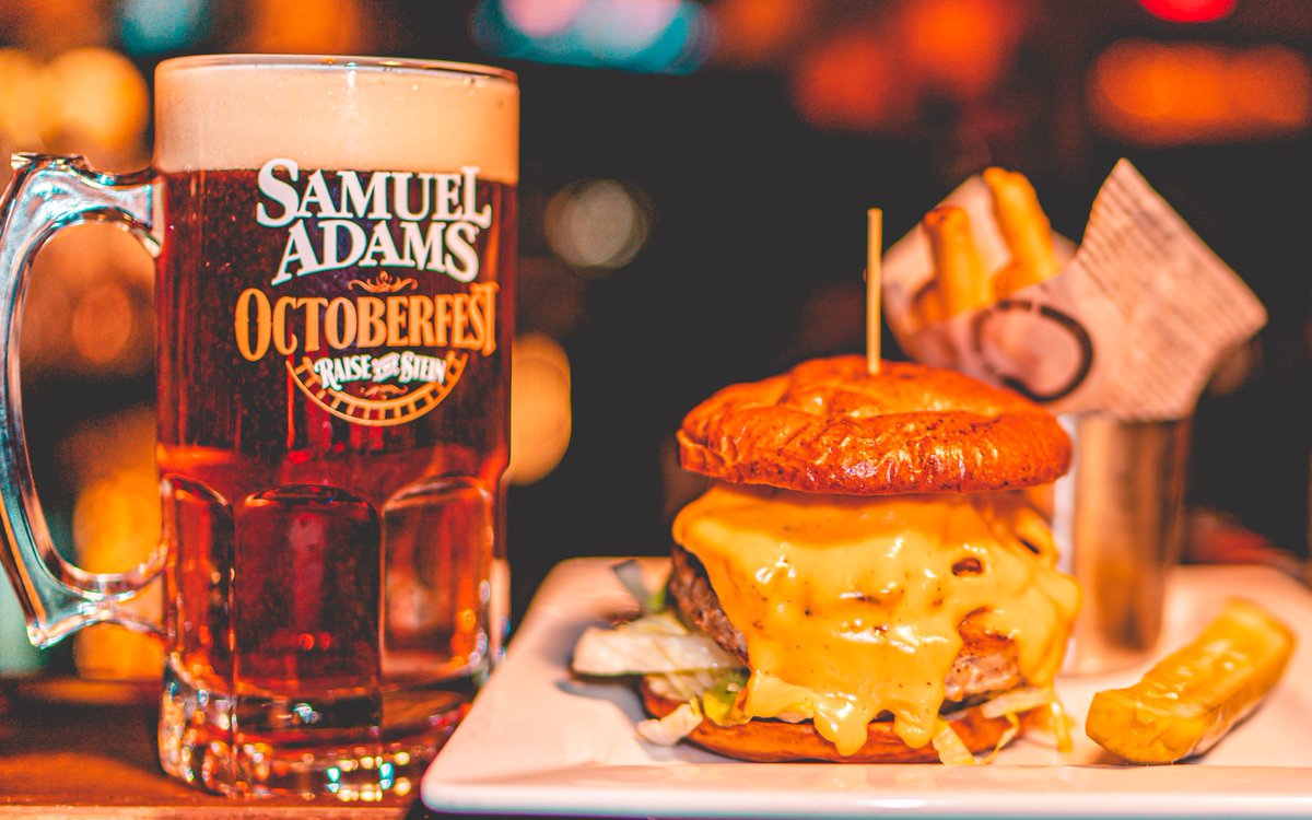 HennesseysTavDP's tweet photo. ⋰★⋰𖣥⋰★⋰ 👅 Its National Cheeseburger day today so check out our most epic #cheeseburger to date, the Beer Cheese Bavarian Burger of the month! #yum #nationalcheeseburgerday  #HennesseysTavern 😉✰⋆†☘️∷ #Hennesseys #DanaPoint #IrishForAll || 📸 @ryanfranklinlang https://t.co/RACC1bcQ28