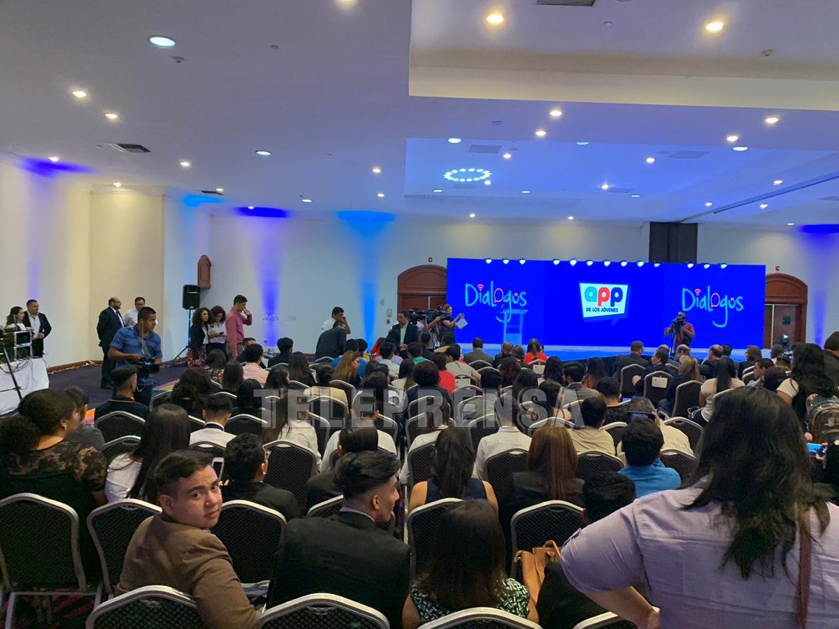 Teleprensa33's tweet photo. #Teleprensa33 | @fusades, @WorldVisionSV y jóvenes del proyecto @dialogosv presentaron 41 propuestas para que sean tomadas en cuenta por el gobierno para la creación de políticas públicas. #Nacionales
Vía: @VictorH_Mendez https://t.co/H5KF9k7S0Q