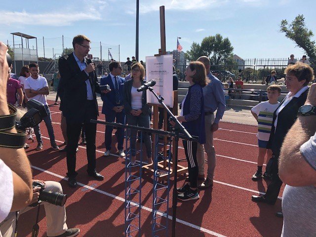 KVSwitzer's tweet photo. The "Kathrine Switzer Stadium” dedication in Dunkerque 🇫🇷   was very special w/ 30 'marathon women'! The Mayor said I reflected the same characteristics of Dunkerque, a city that never gave up during the war and has a spirit of fearless determination! 
#DUNKERQUE 
#261Fearless https://t.co/fZ0z4IFKYj
