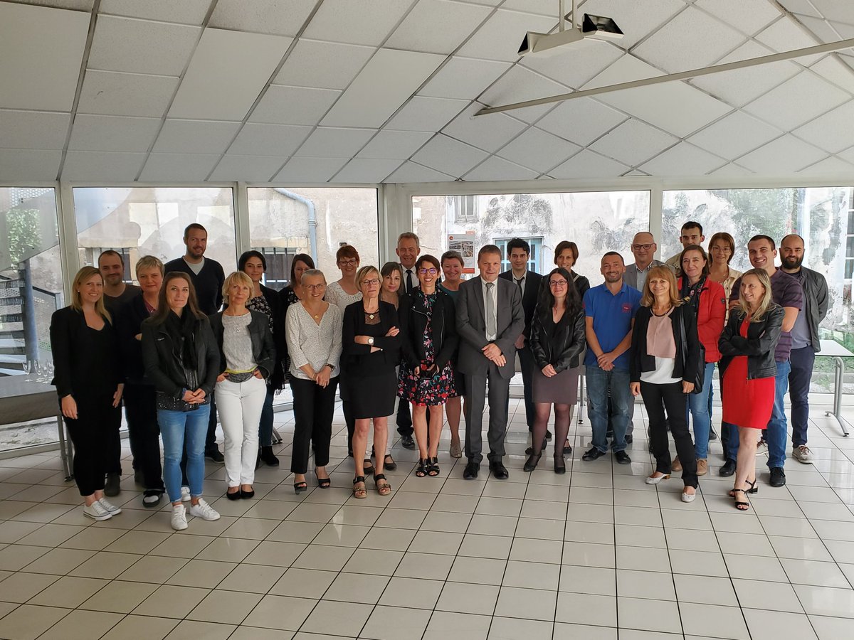 ComteIsabelle1's tweet photo. F. Giraudot, secrétaire général adjoint du  rectorat de Nancy-Metz a tenu  à organiser un moment de convivialité avec tous les personnels de son pôle . Il les a remerciés pour leur très grand professionnalisme. Partage de belles années professionnelles au service de l'école ! https://t.co/Go95JMgQvj