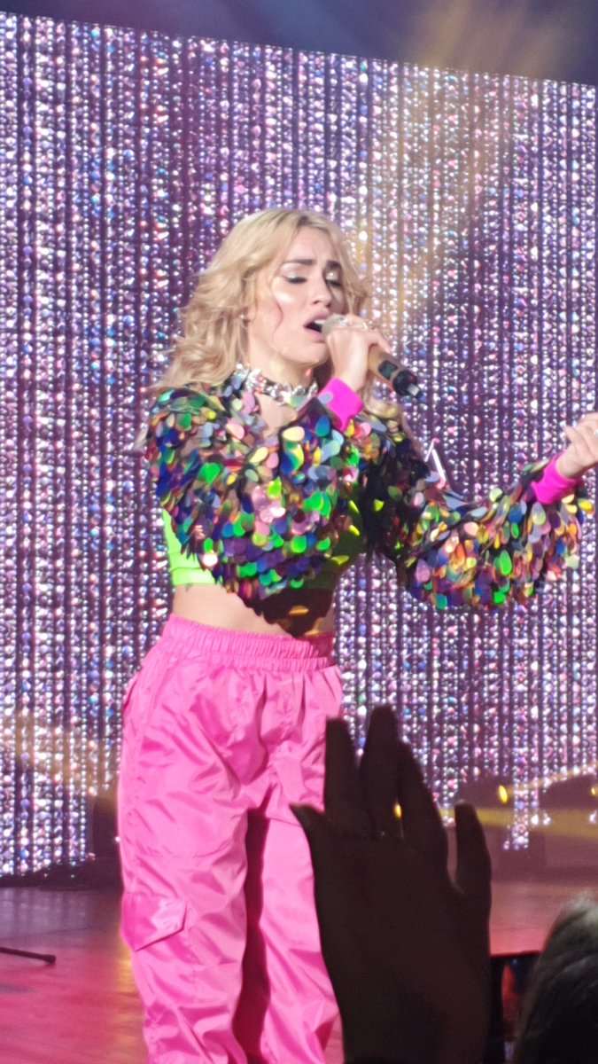ADinstag's tweet photo. #LaliEnIsrael #BRAVATour #laliesposito @lalioficial 😍😍 https://t.co/mjCBaE5qg6