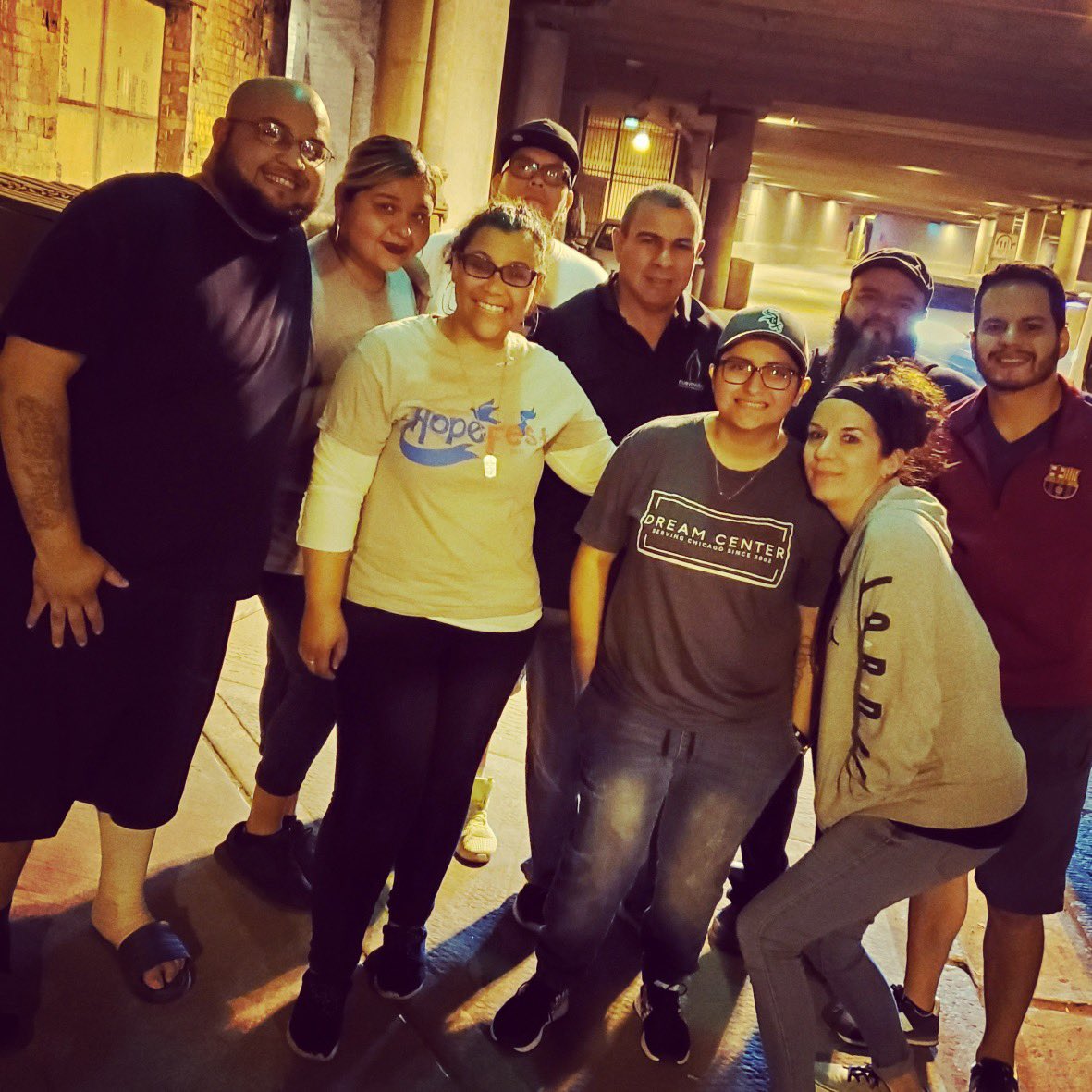 Bridge2LifeCDC's tweet image. Last nights team! This is an ‘extra mile’ ministry and the blessing is in the extra mile. We appreciate everyone who stepped outside of their comfort zone to love on people.

#Bridge2Life #LovePeople #ExtraMile #HelpTheHomeless #FeedTheHungry