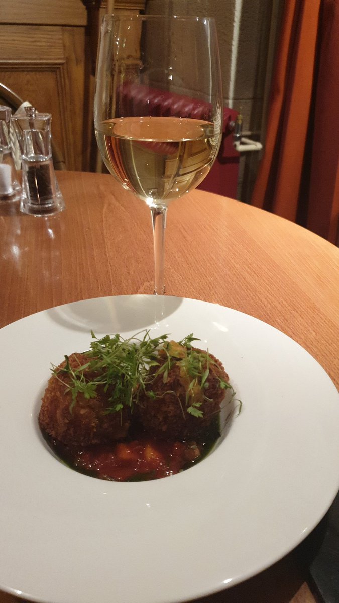 CBRetailExpert's tweet photo. what a brilliant, lively, positive day at @FutureHighSt #fhss19 at @NTU_Events #nottingham today... now safely in #york and enjoying a glass of wine... tomorrow delivering 1/2 day #retail #highstreet #workshop for @NFUM_FWoods @NFUMutual before a meeting in #doncaster #hectic! https://t.co/s1UNbpjb4f