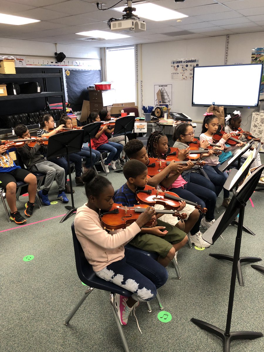 LakelandES_PAW's tweet image. 4th grade violins getting used to playing their instrument in shoulder position! #learntoplaytolearn #BeTheLight @HumbleISD_Arts @HumbleISD @HtownActor @jenni_olges @ElizabethFagen @HumbleISD_LLE