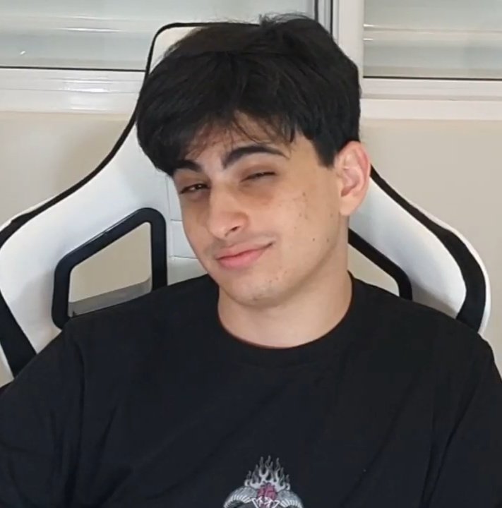 OrochinhoC's tweet photo. quando eu sei q meu amigo tá mentindo que tá doente só pra pegar dispensa https://t.co/a3wbzq6dV6