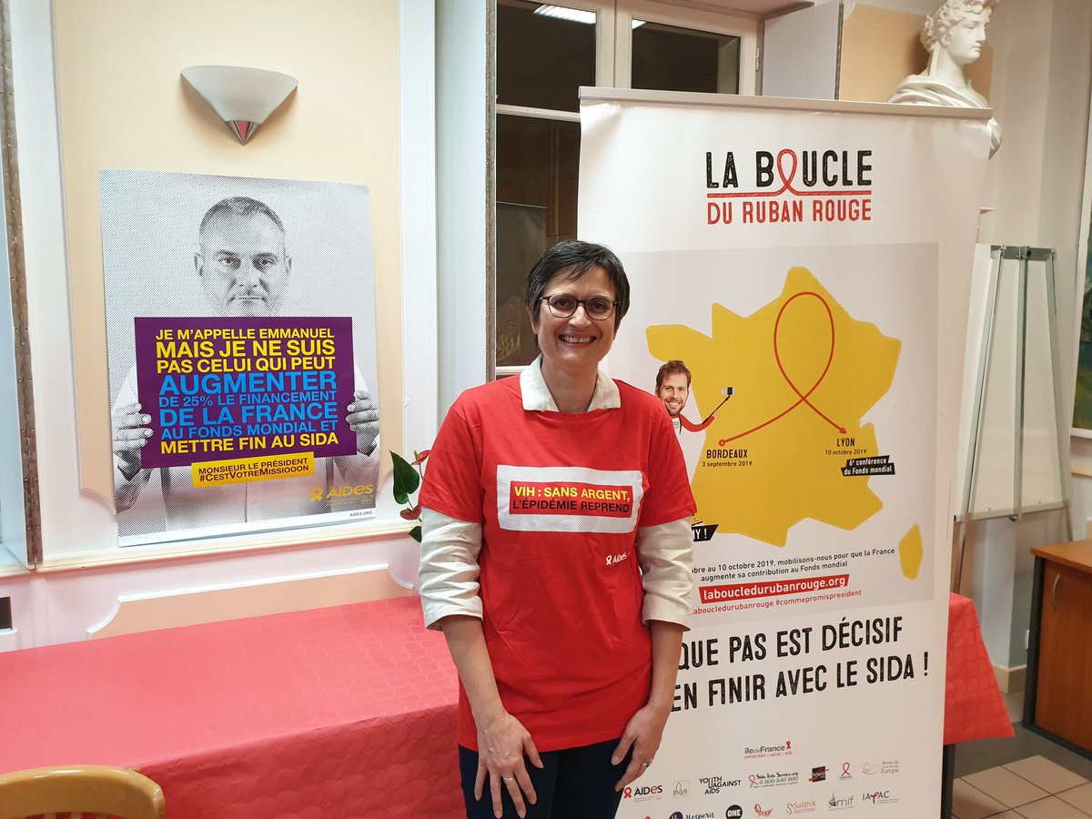 assoAIDES's tweet photo. #LaBoucleduRubanRouge était ce soir à #Evecquemont dans les #Yvelines, pour cette première étape en #IleDeFrance 

@GhislaineSenee, maire et conseillère régionale IDF @Alternative_IDF, s'engage à nos côtés pour mettre fin au #sida. 

#CestVotreMissiooon #CommePromisPresident https://t.co/LR3OEj7WlU