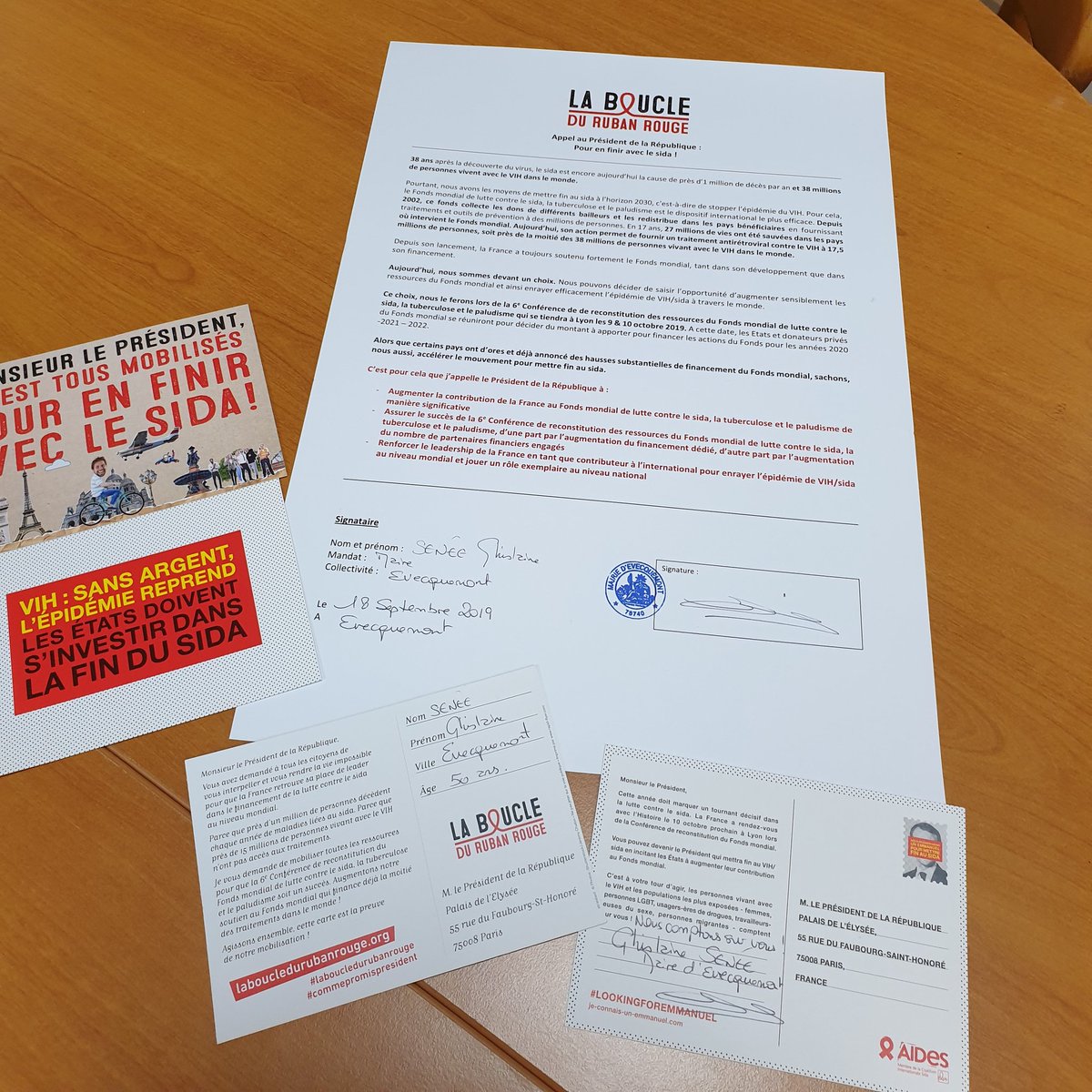 assoAIDES's tweet photo. #LaBoucleduRubanRouge était ce soir à #Evecquemont dans les #Yvelines, pour cette première étape en #IleDeFrance 

@GhislaineSenee, maire et conseillère régionale IDF @Alternative_IDF, s'engage à nos côtés pour mettre fin au #sida. 

#CestVotreMissiooon #CommePromisPresident https://t.co/LR3OEj7WlU
