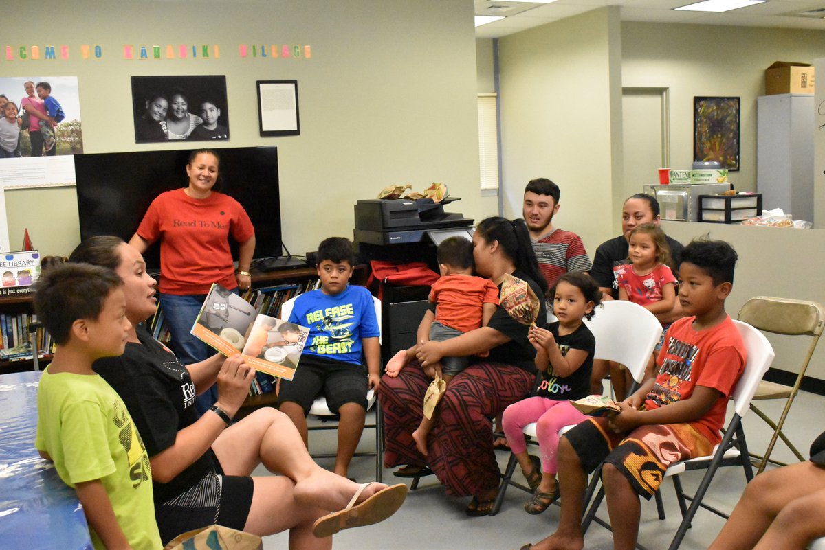 ReadToMeIntl's tweet photo. Smiles, reading, and making memories! Look at these families from our Parent Reading Program take off as they read fun-filled books to their children. #PowerofReading https://t.co/rIwW6XLAEH