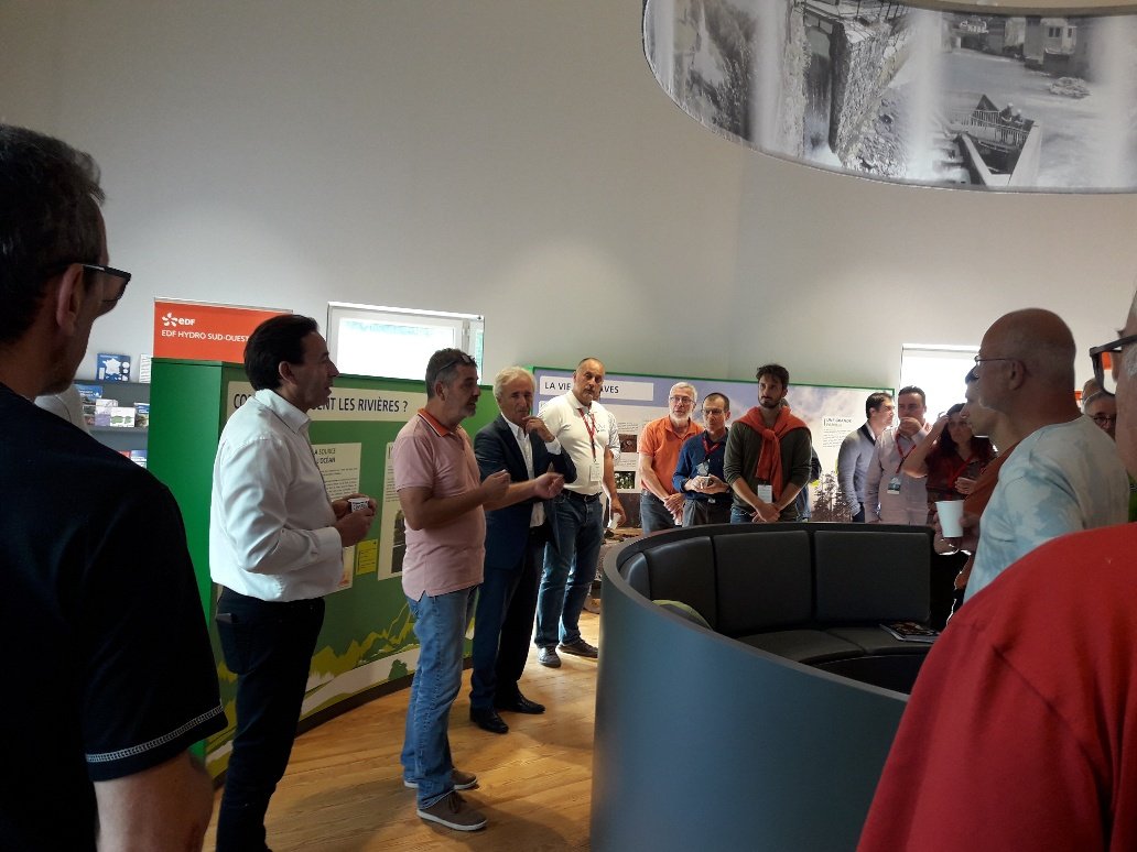 DelcorAndre's tweet photo. @DefiElec🚘🛵 à @VilleOloron à l'espace decouverte de l'#hydroélectricité d'@EDF_Hydro_SO . Acceuil très chaleureux du président de la #CCHB et du Maire d' @VilleOloron dans "la plus belle région de france"!!!🤣🤣💪💪. Mention spéciale à  la Team @enedis_pyr_land !💪💪 https://t.co/pLF4pUdpMs