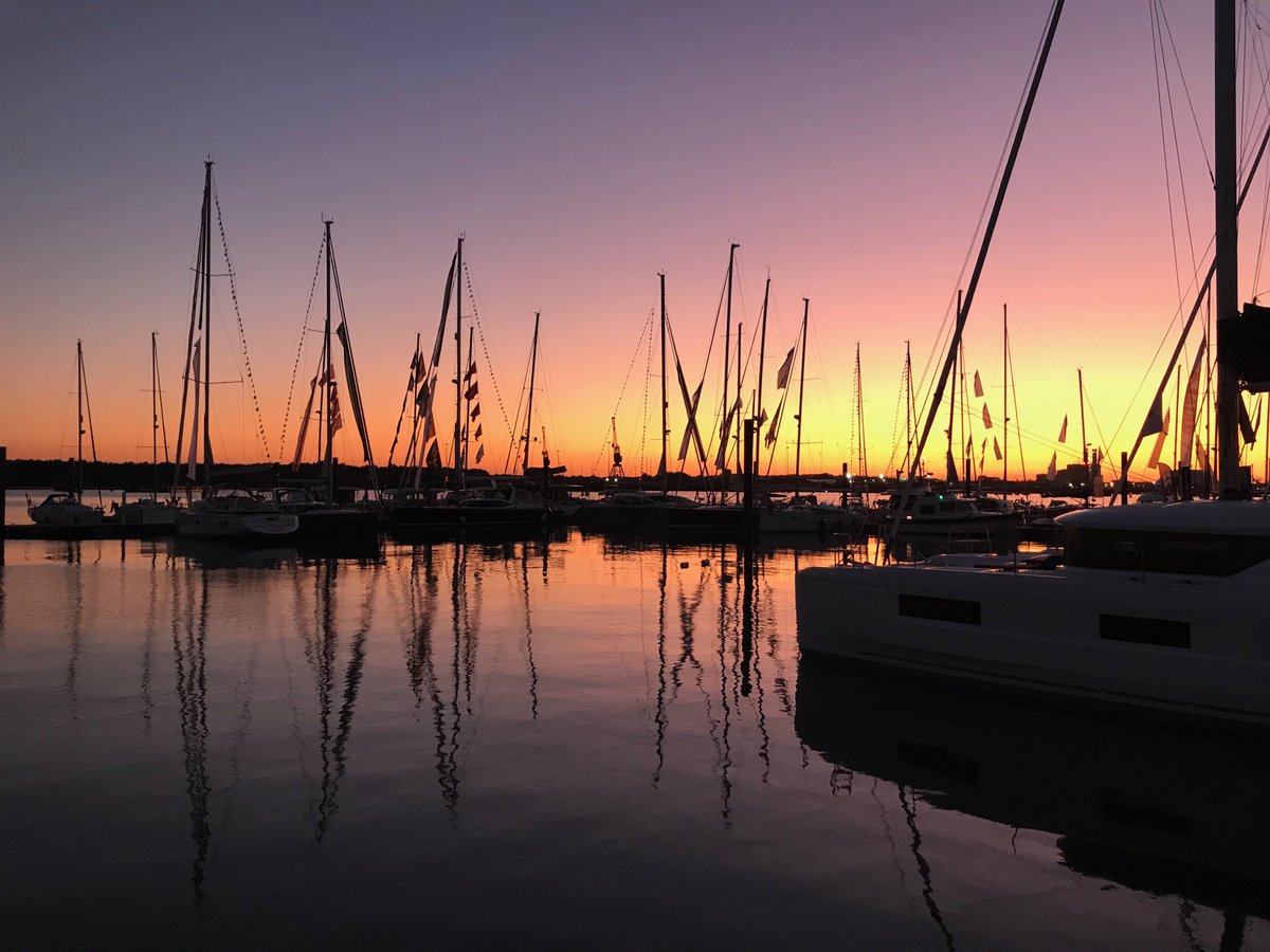 SotonBoatShow's tweet photo. Boat Show sunsets don't need a filter 😍 #SIBSBAB19 #FindYours https://t.co/KzAVwUW0Ua