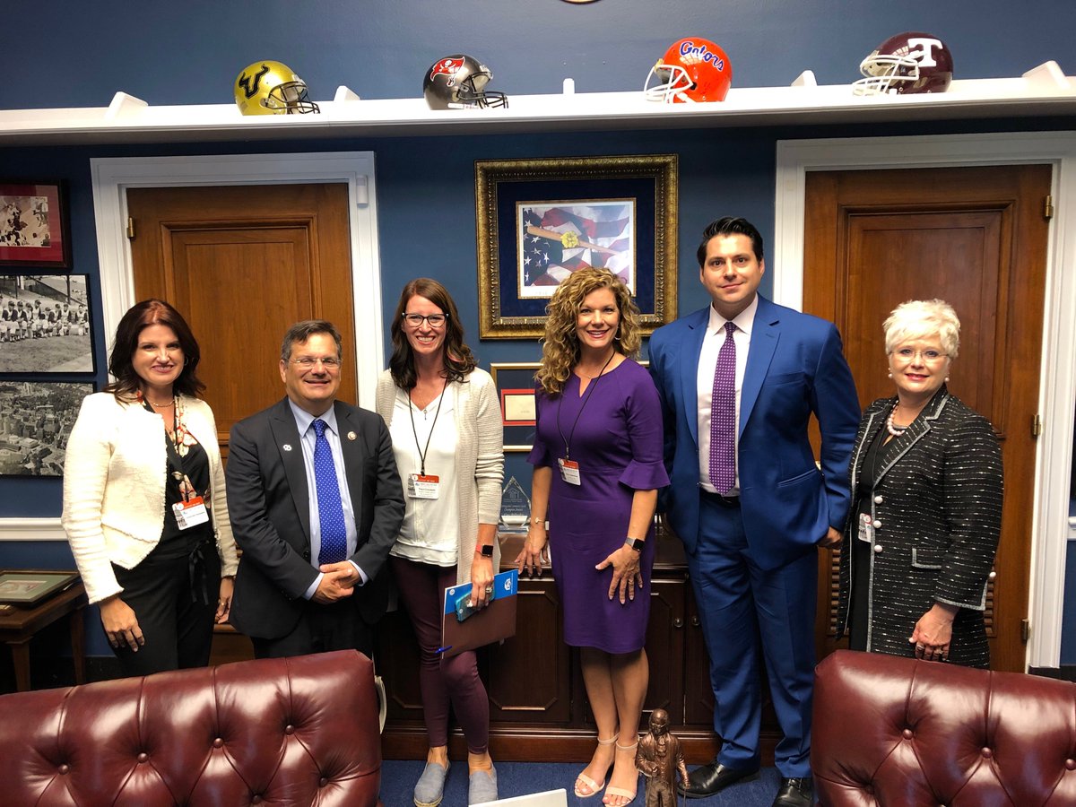 DSAssn's tweet photo. #DirectSellingDay is still going strong! @repgusbilirakis took time to speak with independent salespeople from @MaryKay, @TradesofHope, @scentsy, & @ThirtyOne this afternoon. #SupportHR3522 #DSAHillDay #DSA #DirectSellers #DirectSelling https://t.co/7TsIFHII0n