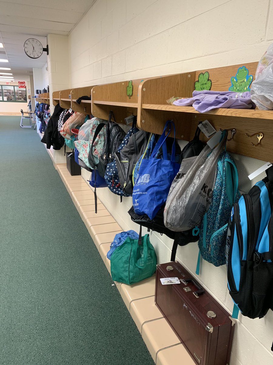 Thankful for <a href="/HoffmanHornet/">Hoffman School</a> community that supports all families! Many kids going home with new-to-them clothes today! #weared34   Agradecido por una comunidad que apoya a todas familias! Muchos niños llegarán a casa hoy con ropa que es nuevo para ellos! #somosd34