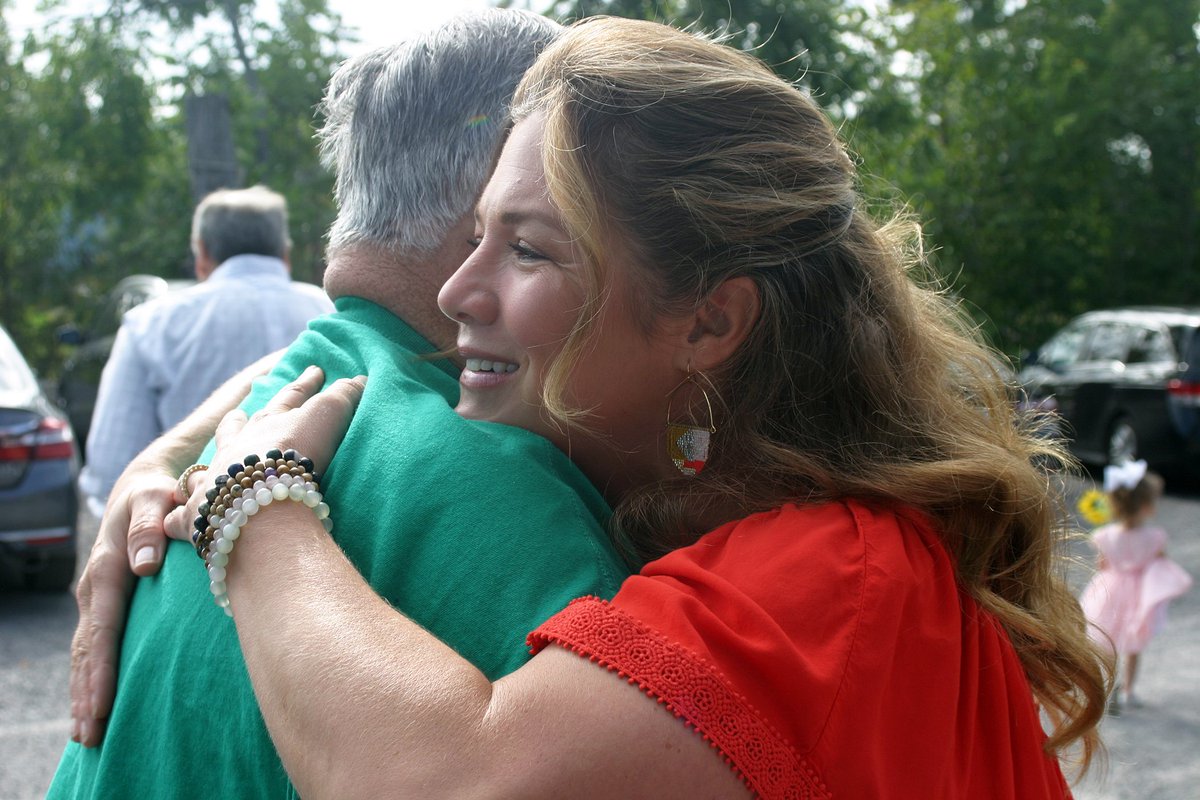 WestOnline's tweet photo. The #SpouseofthePrimeMinisterofCanada, Sophie Grégoire Trudeau, was in #DunrobinStrong this morning to meet with the community and witness the progress on recovery from last year's tornado (PAYWALL - $50 a year for access to this exclusive and many others):
#WestCarleton https://t.co/F31ZT5F4kb