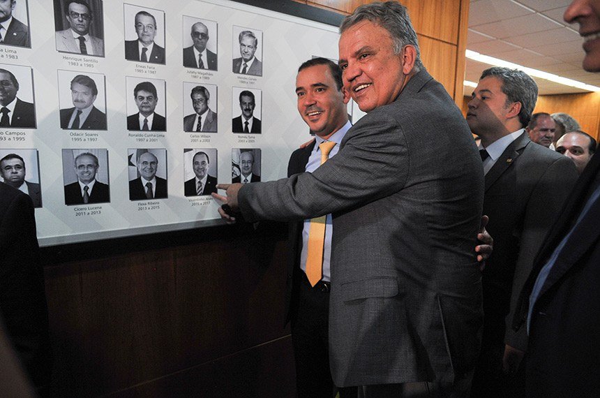 Tive a honra de participar da inauguração da galeria de senadores que ocuparam o cargo de primeiro-secretário. Hoje, ocupo esta posição com muita dedicação em nome do povo do Acre e de todos os brasileiros.