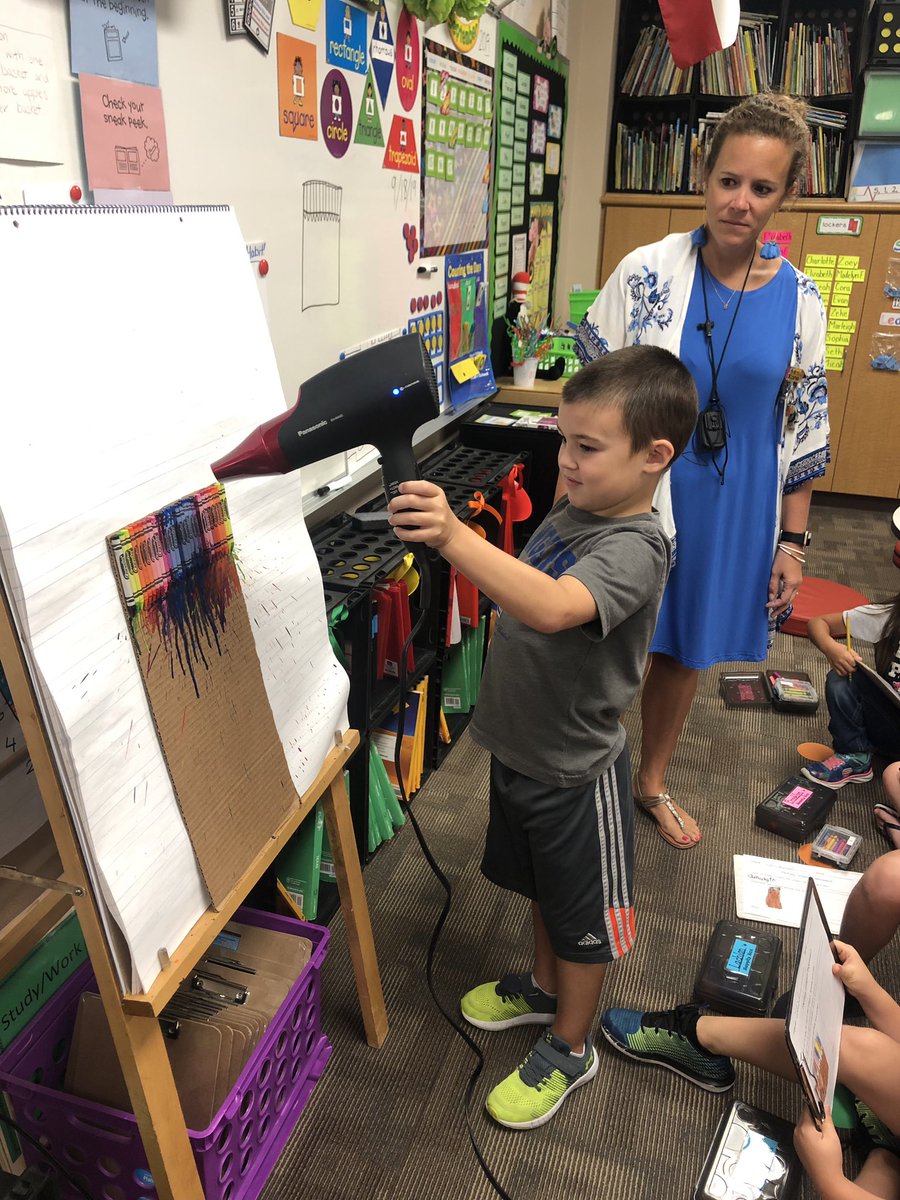 evelynbkane's tweet photo. Hatfield first graders have been studying the states of matter. Today they observed what happened to crayons when heat was added to them. "The solid turned into a liquid!" "And then it turned back into a solid when the crayons cooled back down." #NISDScience @HatfieldElem https://t.co/bnMbCzcRTq