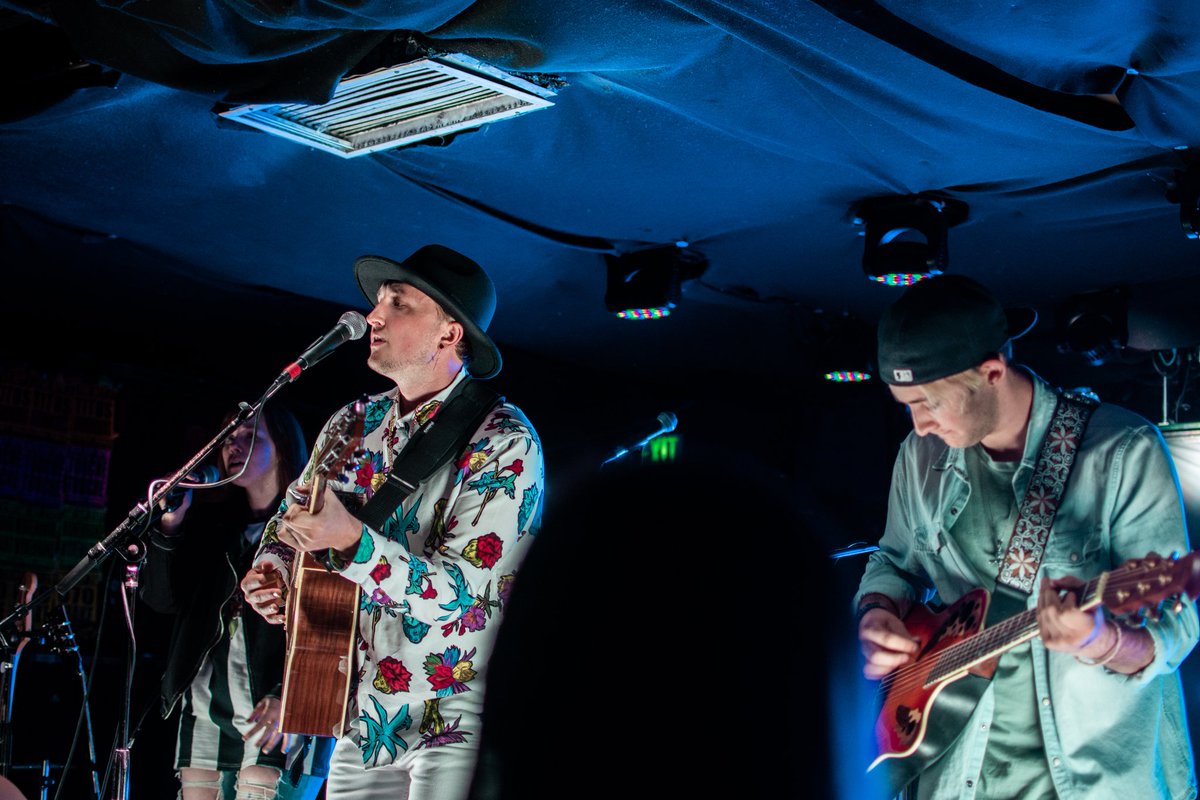 got to see a bunch of rad people on sunday. u can see ALLLLL the pics here.
cravethesound.com/photo-gallerie…