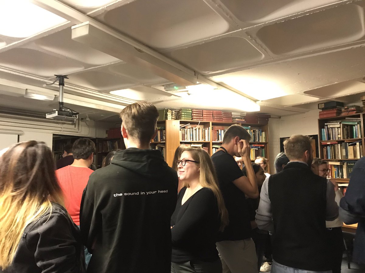 Great turn out for our first meeting! Enjoying chatting to everyone about #archaeology - room is lively enough to wake the dead 💀 #uofgfw19 #FreshersWeek #archaeologyforall