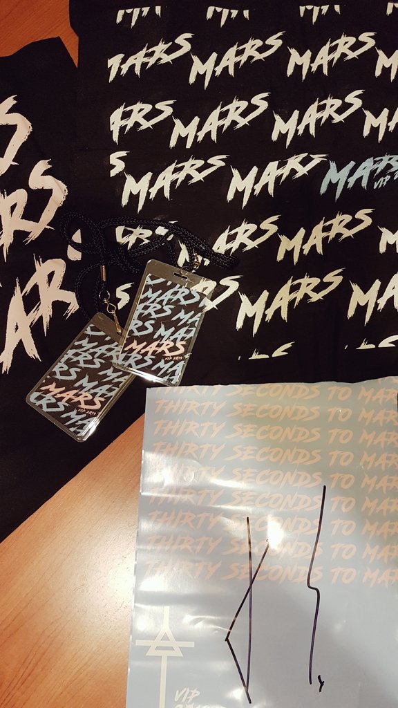 antonellaa_12's tweet photo. When you get this with the mail... 😍❤❤🔺️ Thank you for EVERYTHING @JaredLeto @ShannonLeto @30SECONDSTOMARS @adventure ❤ I love you so much ❤ I miss you, until we meet again 💕 #EuropeanTour2019 #AdventureVIP https://t.co/UhIsZ5vInC
